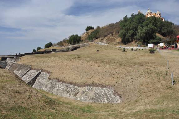 A pirâmide que virou uma pequena montanha, em Cholula, no México
